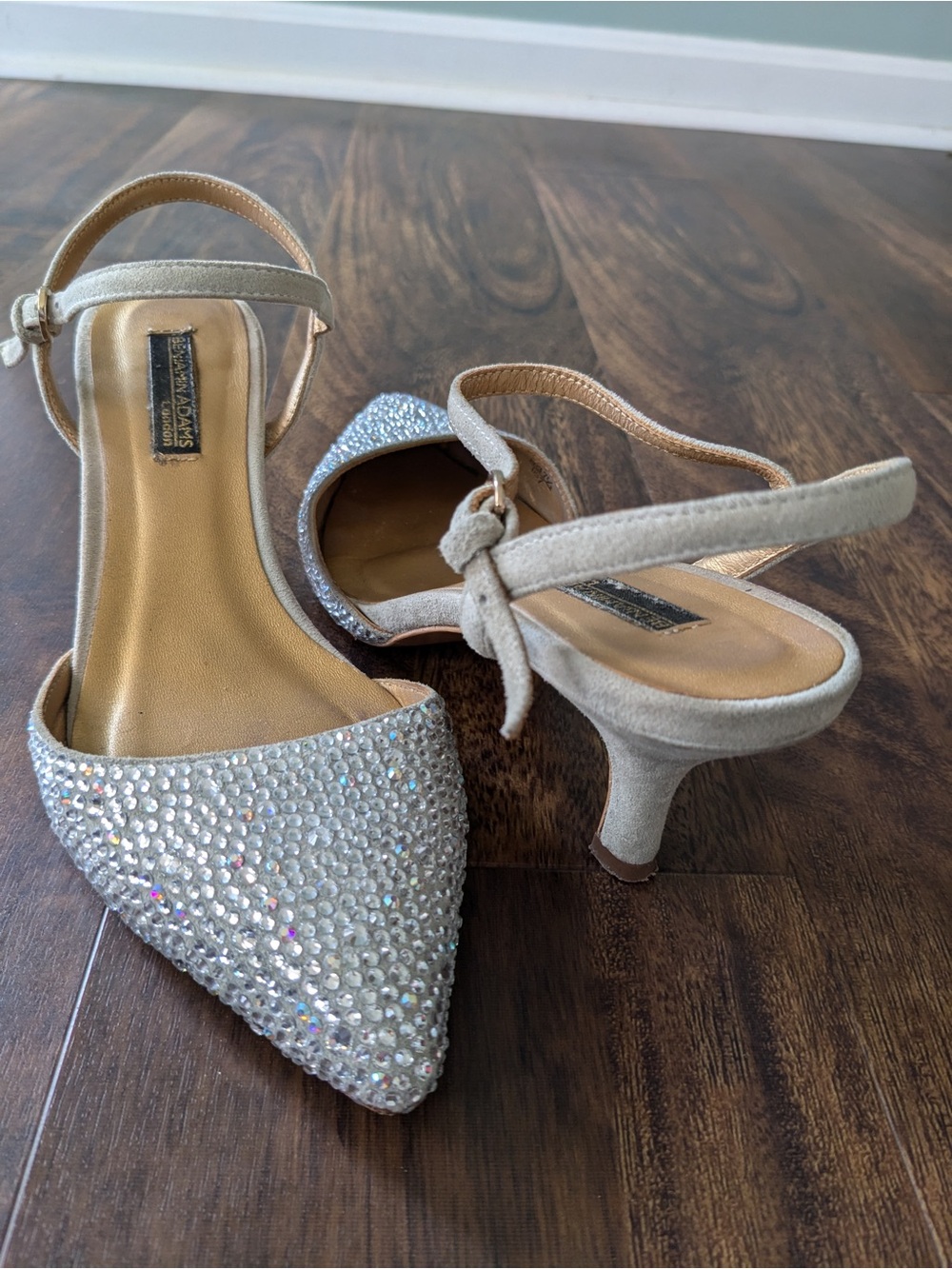 Benjamin Adams London Rhinestone Pointed Toe Kitten Heel 7 Gray Suede